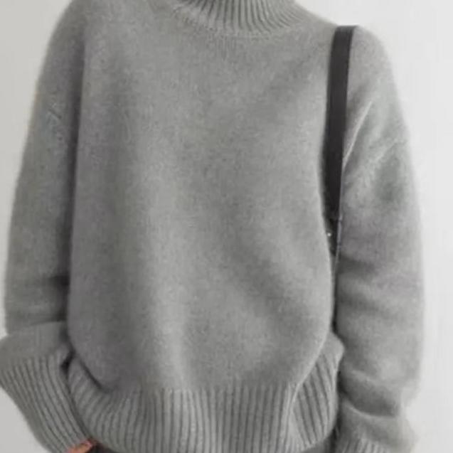 Sydney Women's Oversized Cashmere Turtleneck Sweater